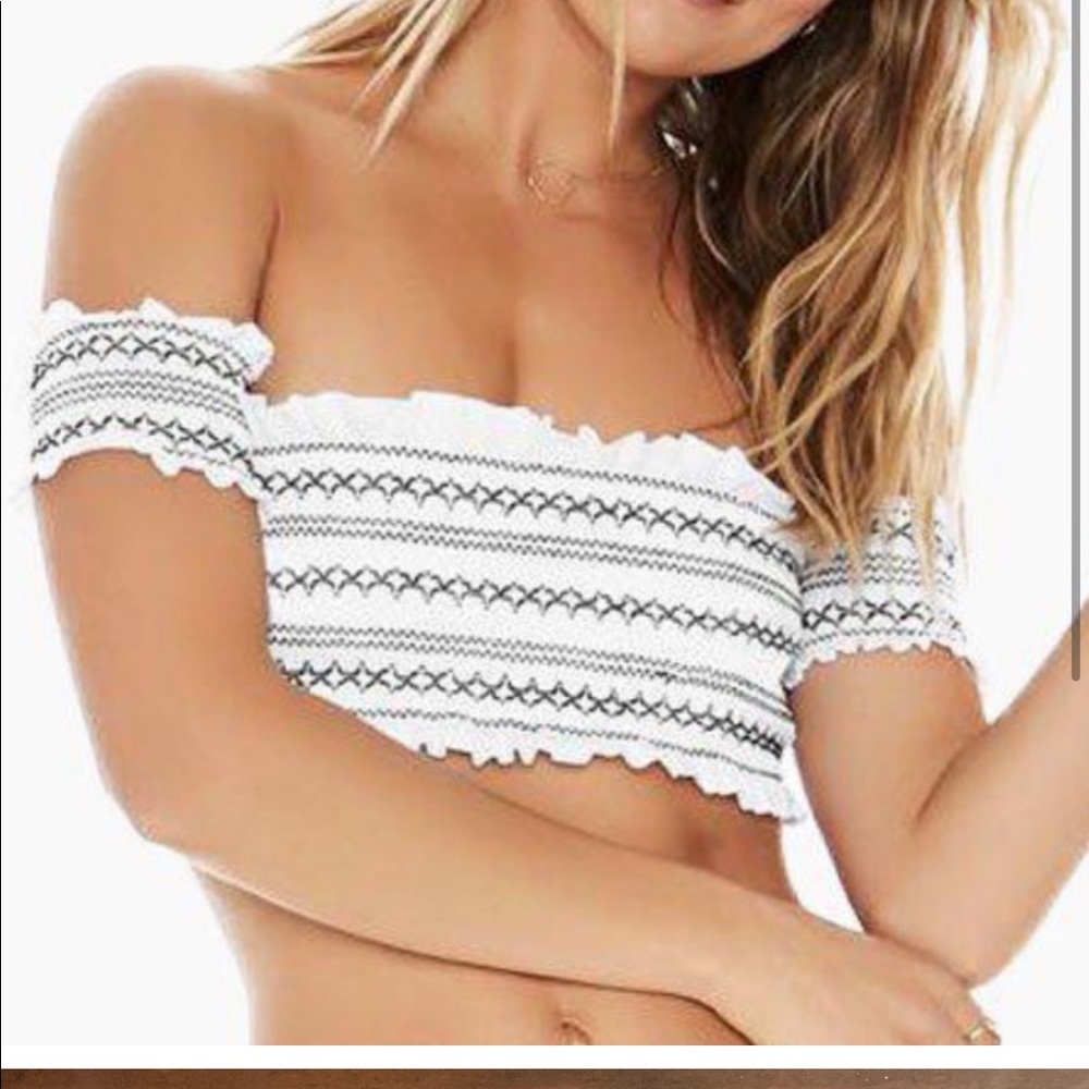 Black and white l space swim